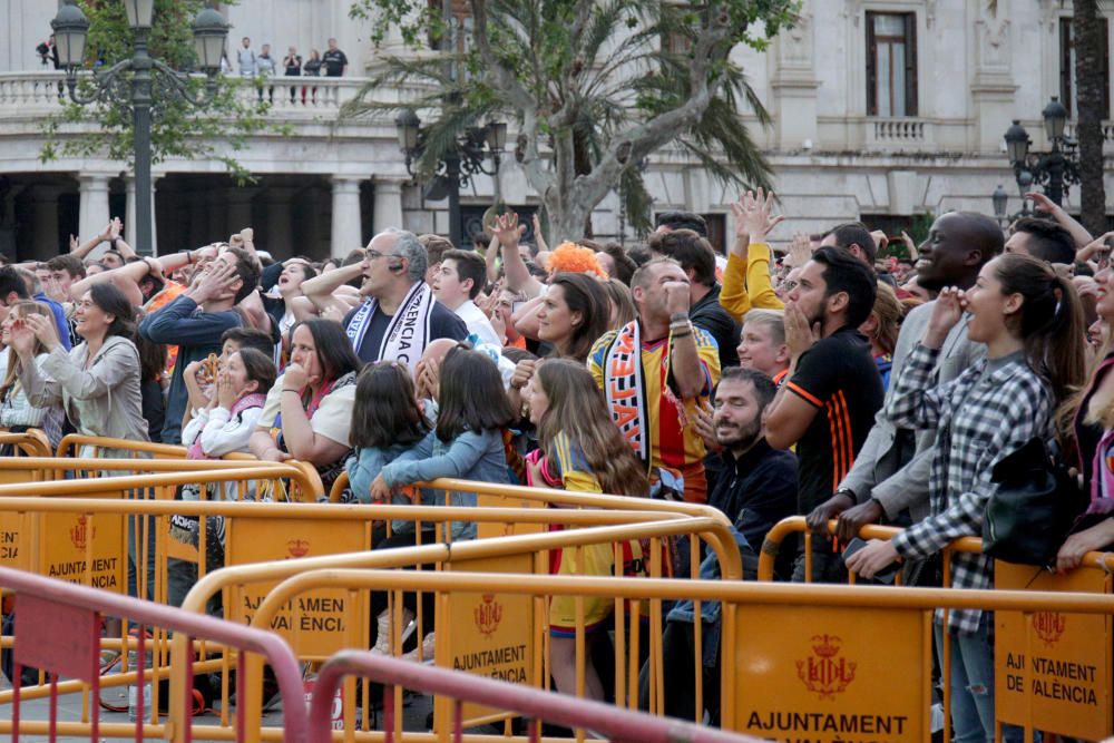 Ambiente en la plaza del Ayuntamiento de València