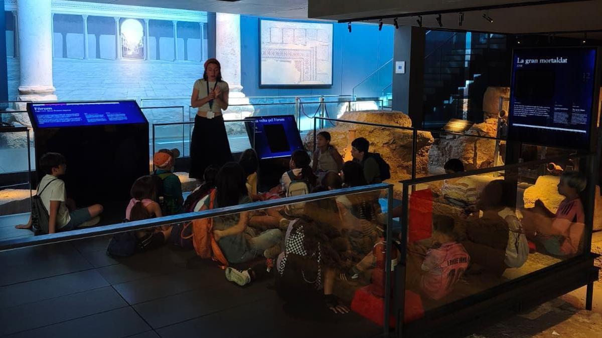 Visita al centro arqueológico de la Almoina de València.