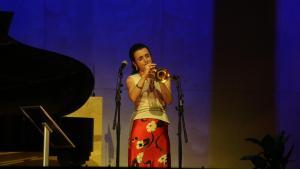 Andrea Motis, en su actuación en el concierto solidario con los afectados por la DANA en el Palau Sant Jordi