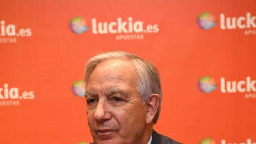 Tino Fernández visita la sede de Luckia