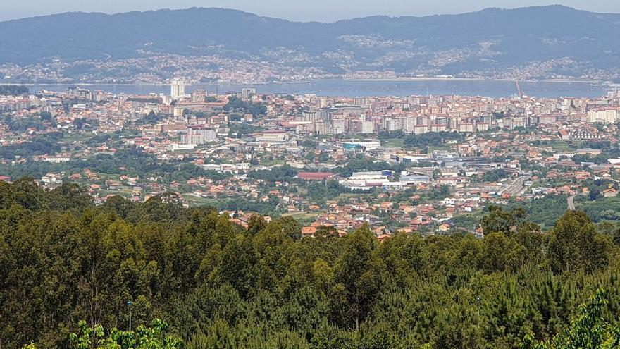 Vista general de Vigo desde los montesde Beade en una foto de archivo.