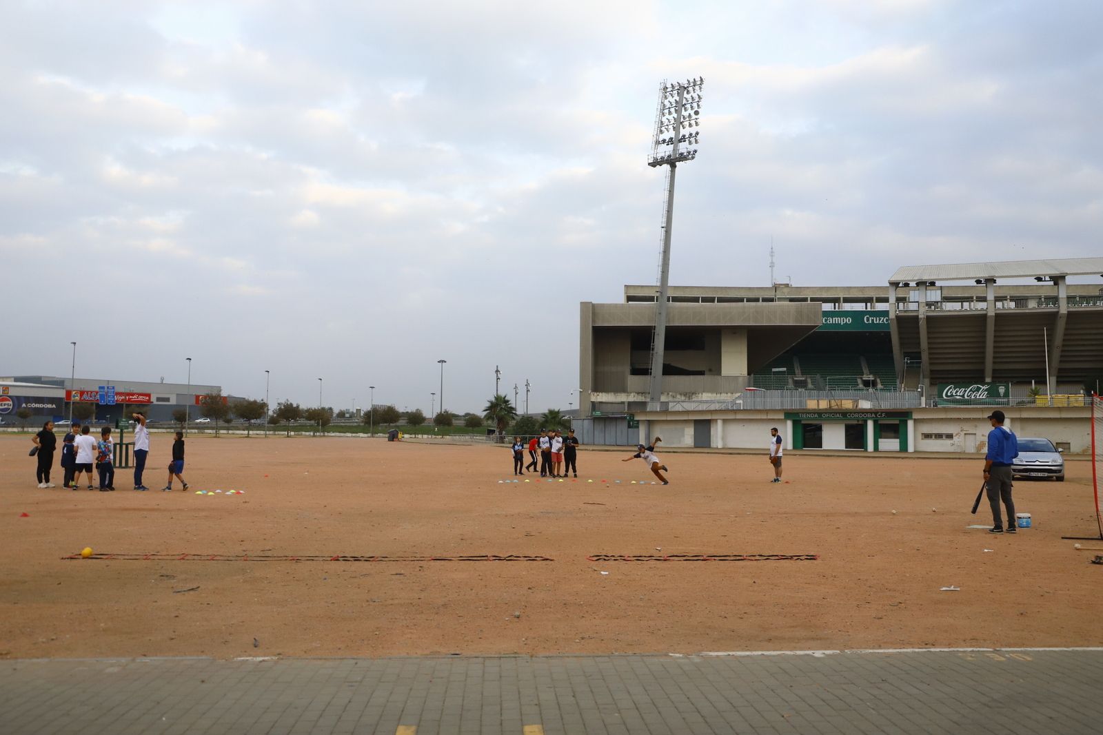 El béisbol une a cordobeses y migrantes en el club Kyrios
