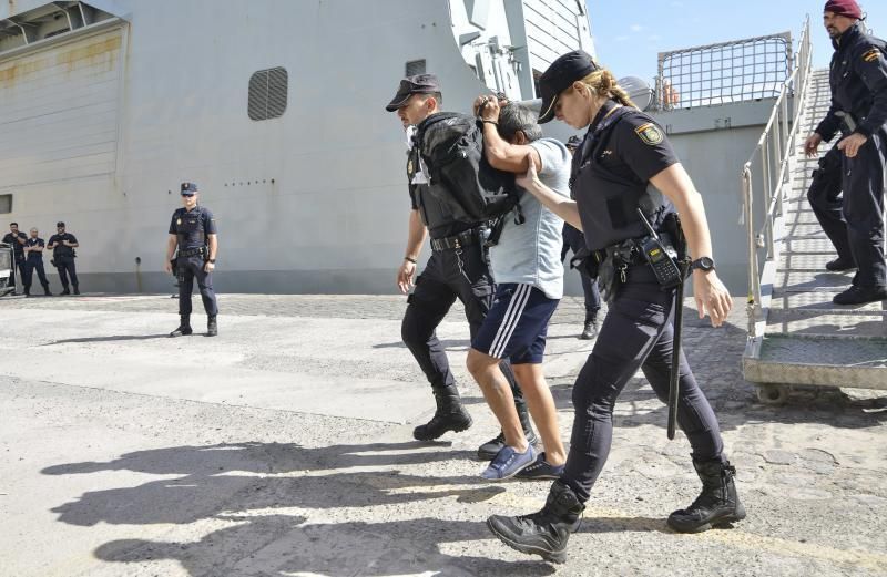 23/10/2018 LAS PALMAS DE GRAN CANARIA. Llegada a la Base Naval del barco remolcador Breath cargado con 1400kg de cocaína que ha sido apresado en aguas próximas a Canarias.  FOTO: J. PÉREZ CURBELO  | 23/10/2018 | Fotógrafo: José Pérez Curbelo