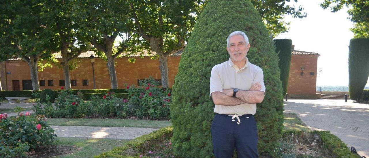 Gaspar Llamazares, en los jardines de la Mota. / E. P.