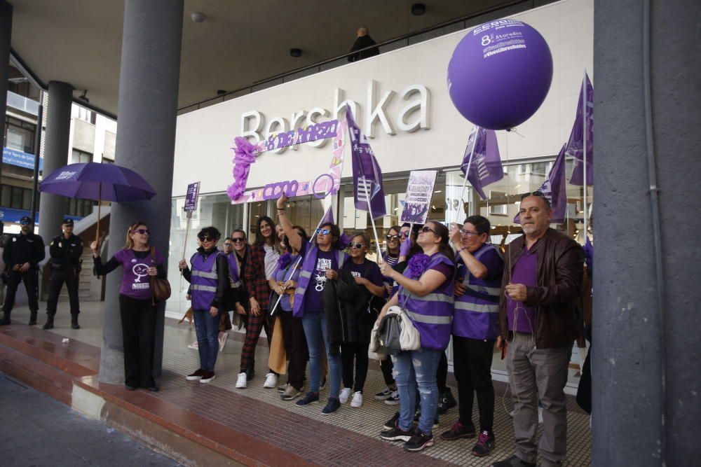 Los sindicatos UGT y CCOO en l'Alacantí-Les Marinas han recorrido hoy las principales calles del centro de la ciudad de Alicante.