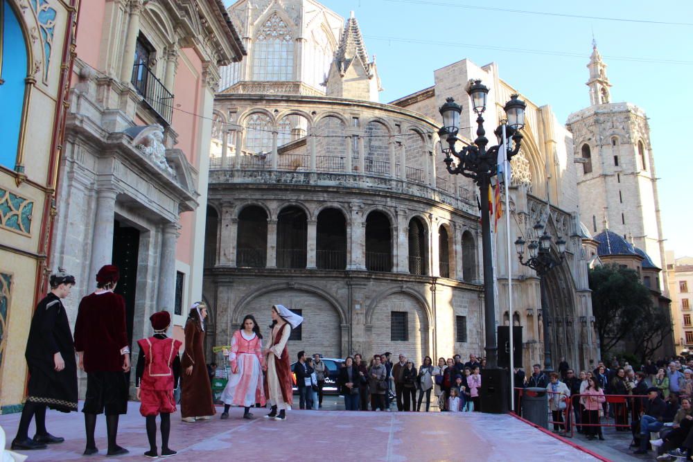 Representación del altar de la Pila Bautismal en la Plaza de la Virgen