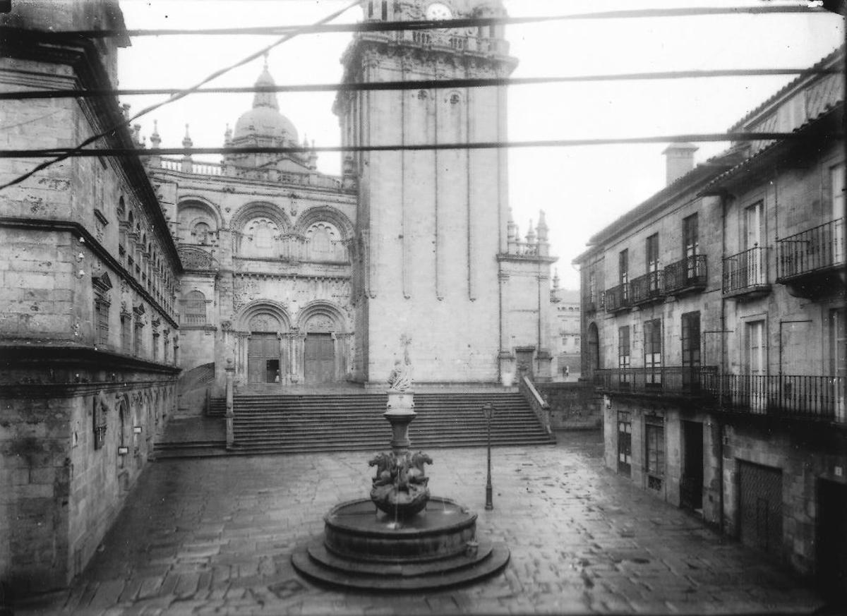 Praza das Praterías vista desde la Casa del Cabildo. Fotografía extraída del libro `Compostela- Memoria fotográfica, 1996´