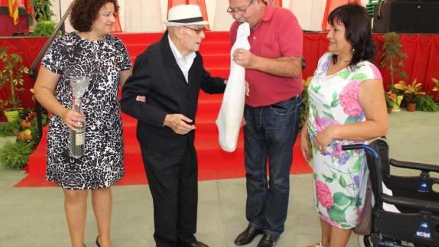 Una fiesta con  homenaje a la Tercera Edad