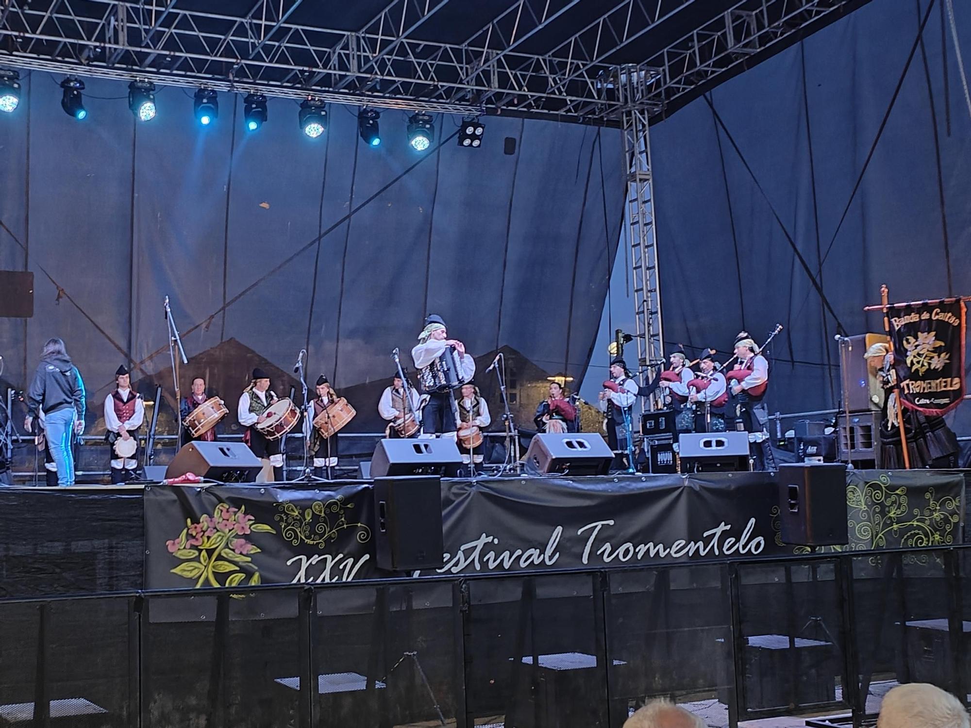 Astarot reúne a 4.000 personas en Cangas y Noname Djs abarrotan laa explanada de Ojea