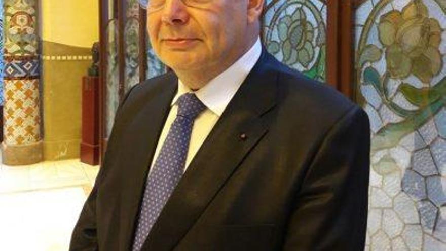 Carles Cortina és autor de llibres sobre protocol