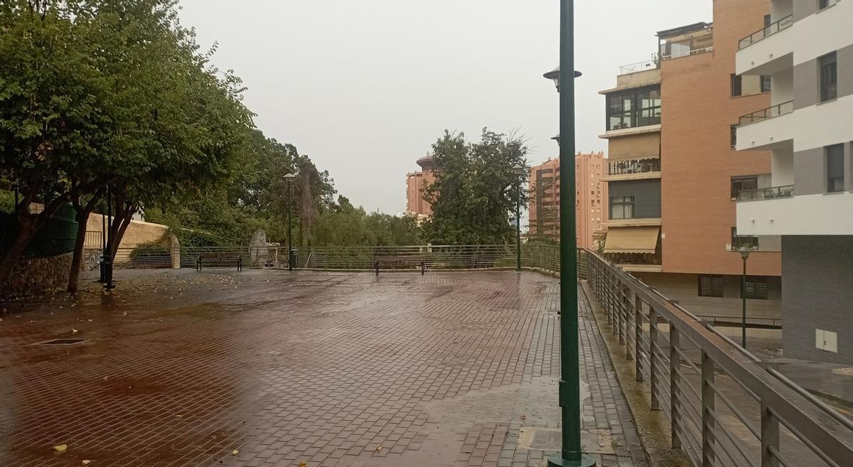 El mirador al Cementerio Inglés, en la calle Ibarra. La roca del fondo es la que homenajea a los náufragos del buque escuela 'Gneisenau'.