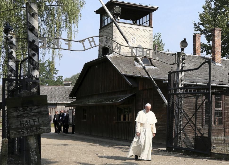 El Papa visita el campo de concentración de Auschwitz