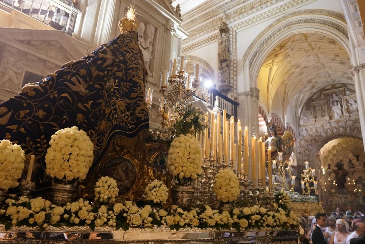 Una procesión con tres pasos para el aniversario del Sagrado Corazón