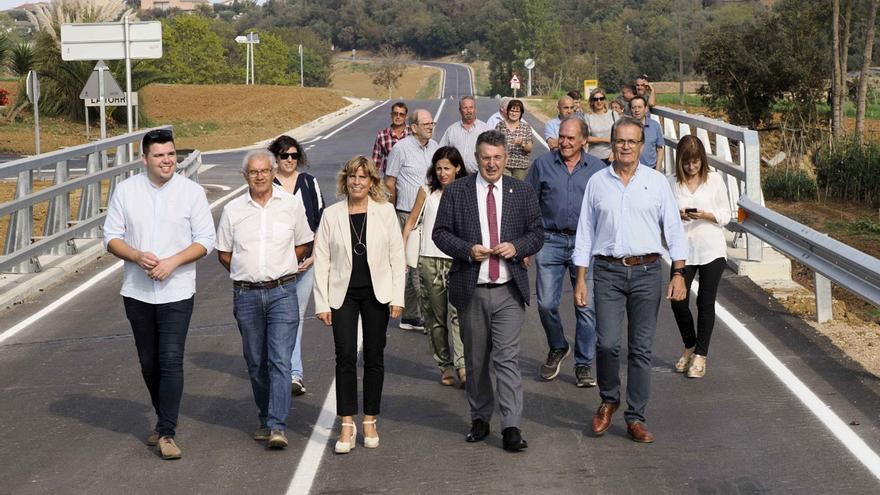 Inauguren les obres d&#039;ampliació de la carretera entre Camós i la cruïlla de Corts que han tingut un cost d&#039;1,5 MEUR