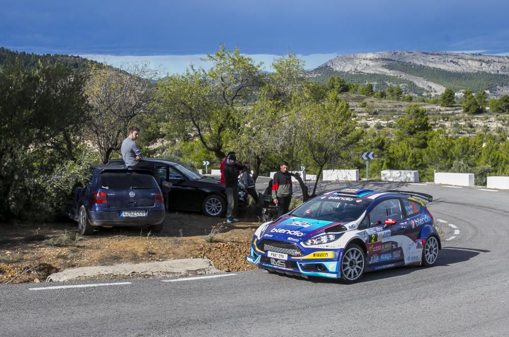 Fuster toma el mando en el Rallye de La Nucía.