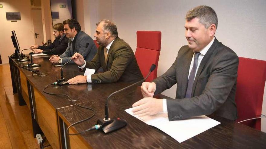 De dcha. a izda., Ovidio Rodeiro, Pablo González, Diego Calvo y Pablo Abeal, ayer, en la presentación.