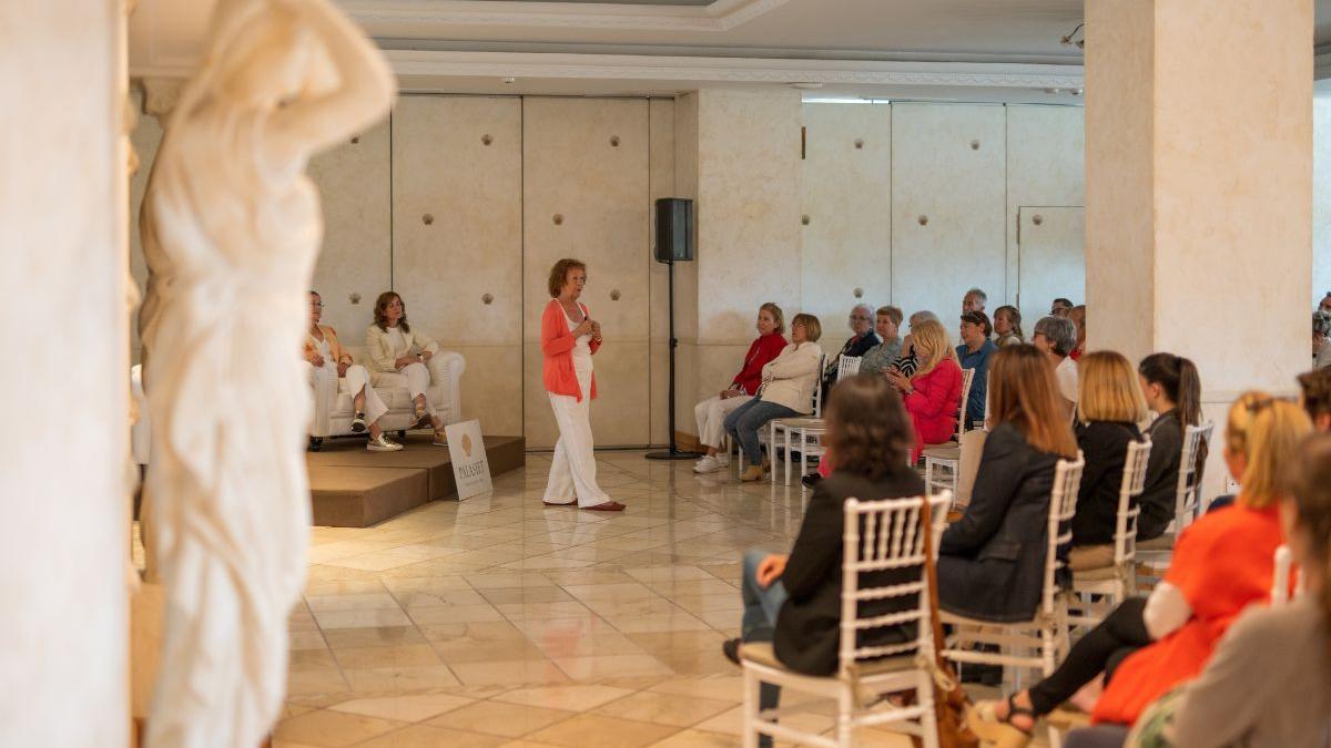 Montse Bradford, en uno de los momentos de sus intervención en las Jornadas del Bienestar de Palasiet