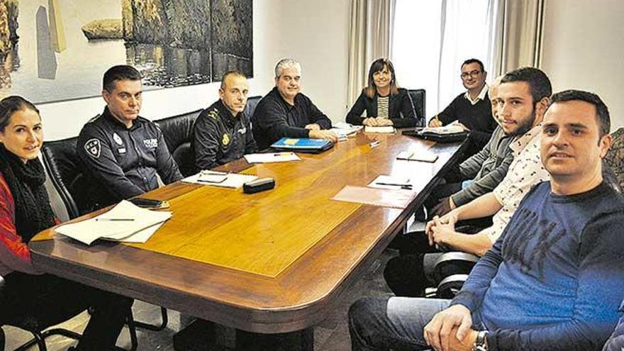 Momento de la junta de seguridad de Sant Antoni de ayer.