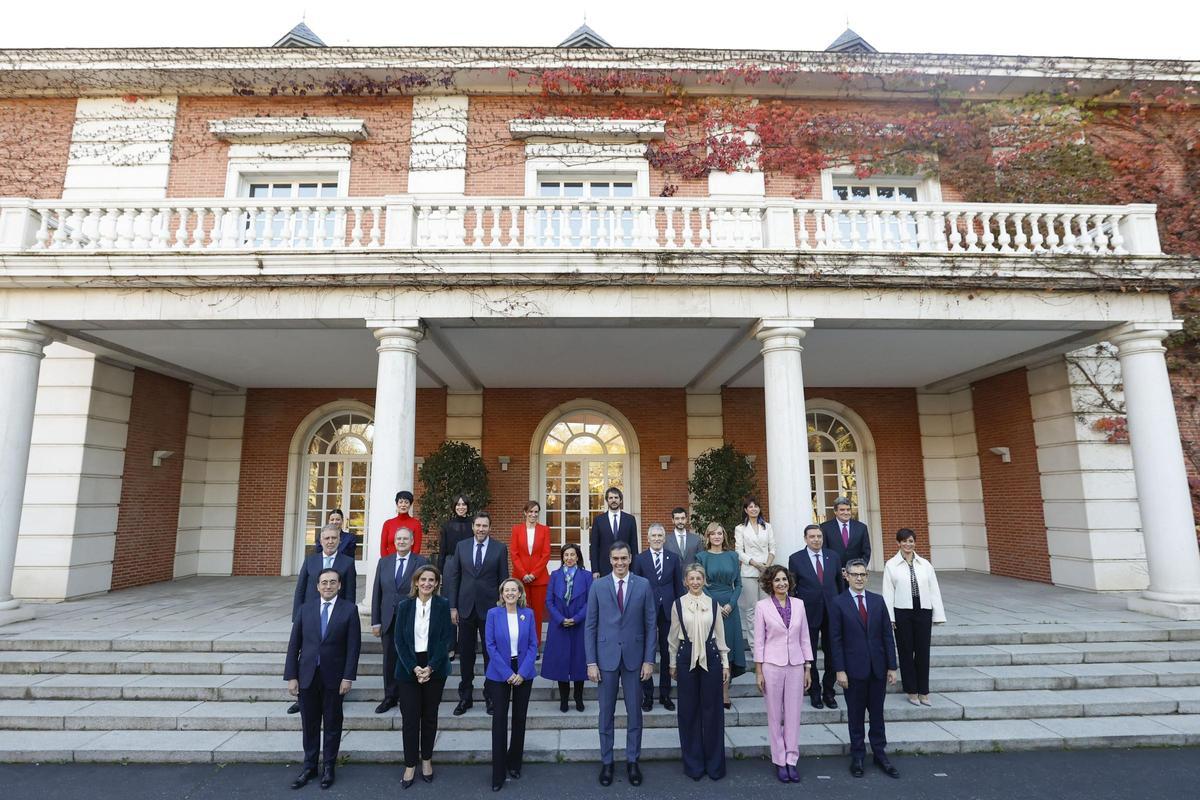 Primera foto de familia del nuevo Gobierno de Pedro Sánchez.