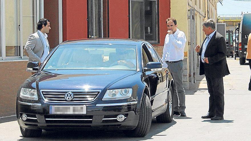 Los vehículos de Alcaldía gastan 9.556 euros al año en gasolina sin contrato