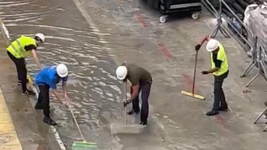 Las obras del centro de Alicante hacen aguas