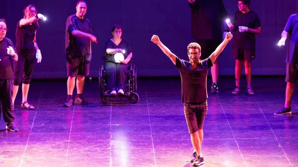 "EuroInclusió", l'espectacle que la Fundació AMPANS va estrenar l'any passat, amb prop d'un centenar d'usuaris a l'escenari
