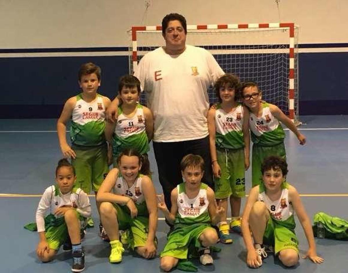 El Segurlamas premini posa junto a su técnico Ramiro Ruibal.