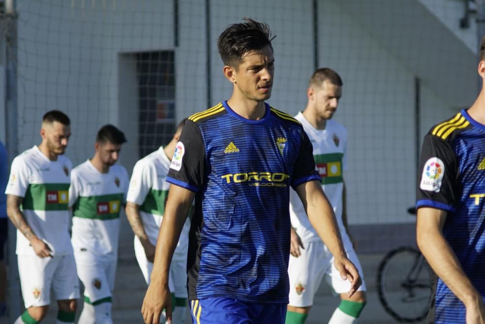 El Elche pierde contra el Cádiz en su primer partido de pretemporada.