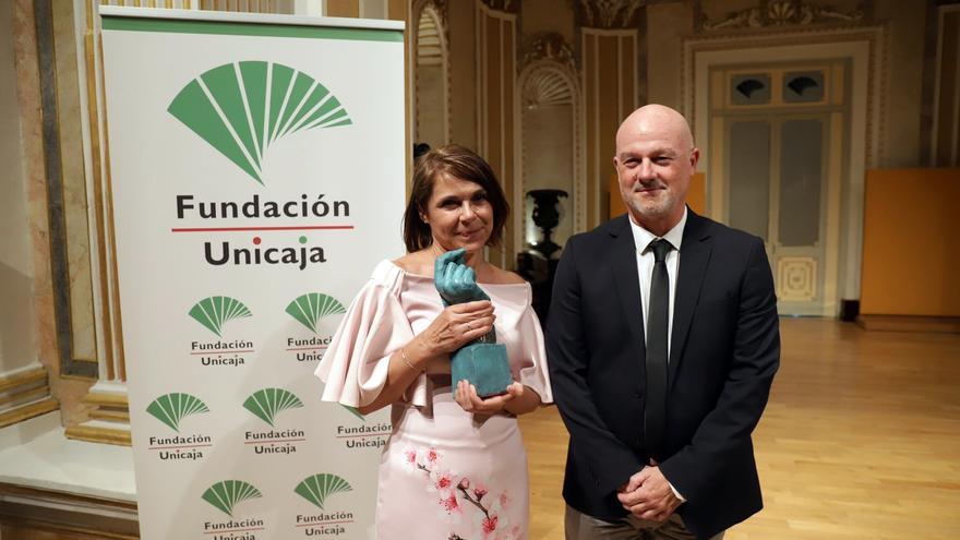 Fundación Unicaja entrega el Premio de Relatos a la escritora Natalia Catalá