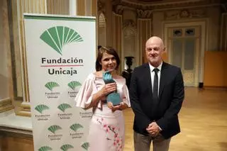 Fundación Unicaja entrega el Premio de Relatos a la escritora Natalia Catalá