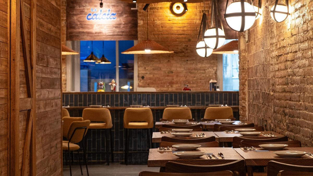 La sala de Mercado Central, con la barra, al fondo, donde se preparan los ceviches.