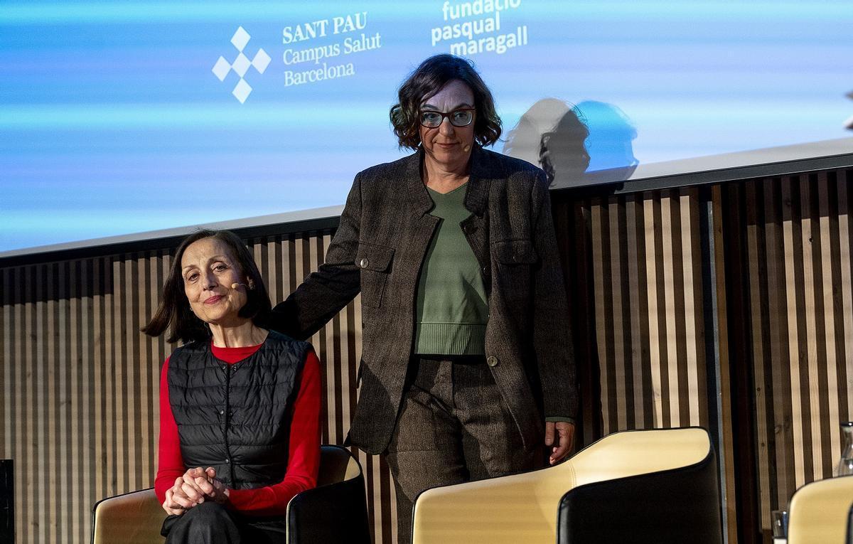 La actriz Carme Elias, enferma de alzhéimer y Cristina Maragall, presidenta de la Fundació Pasqual Maragall, este martes en el recinto modernista de Sant Pau.