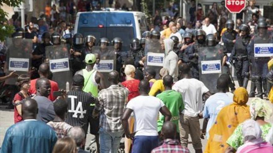 Los Mossos detienen a cinco senegaleses por los disturbios de agosto