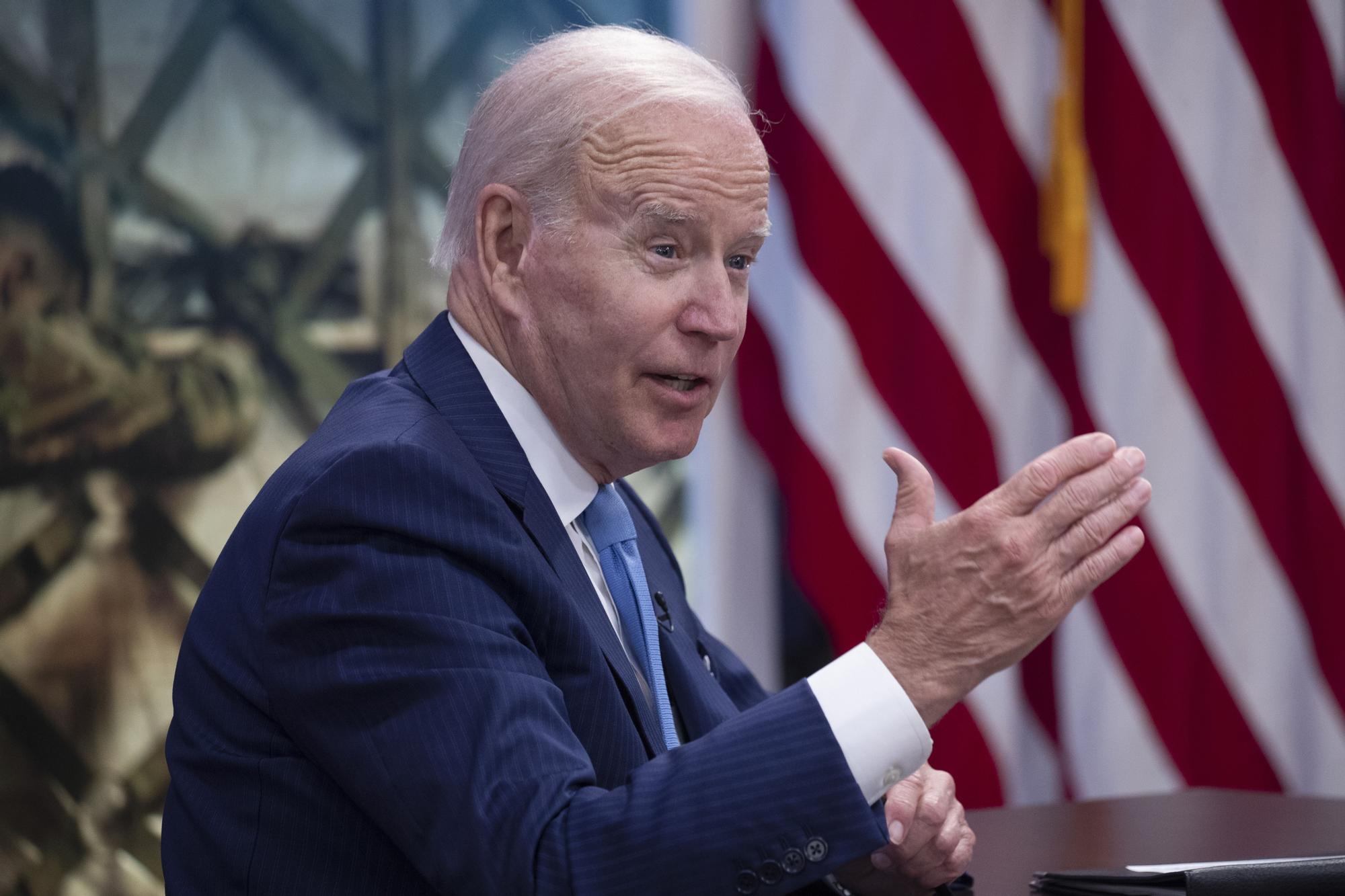 Biden pide en un discurso a la nación que se prohíban las armas de asalto