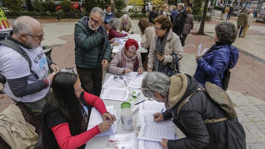 El ayuntamiento de Cáceres firma la primera alegación institucional contra la mina