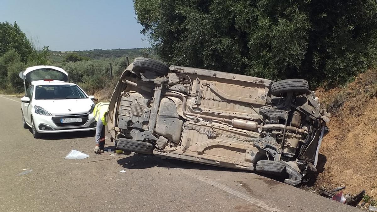 Uno de los vehículos implicados en el accidente múltiple de esta tarde en la N-432.