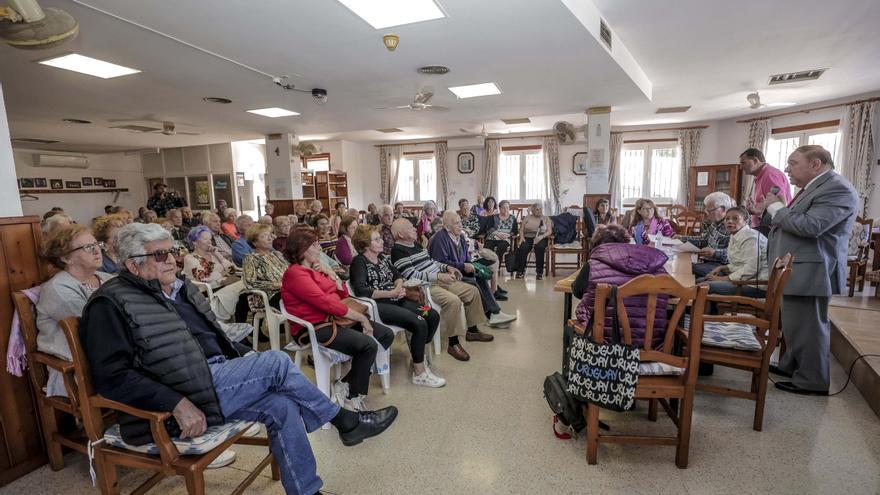 Los jubilados de Son Cladera, en pie de guerra contra el desahucio del club de la tercera edad: «De aquí no nos mueven»