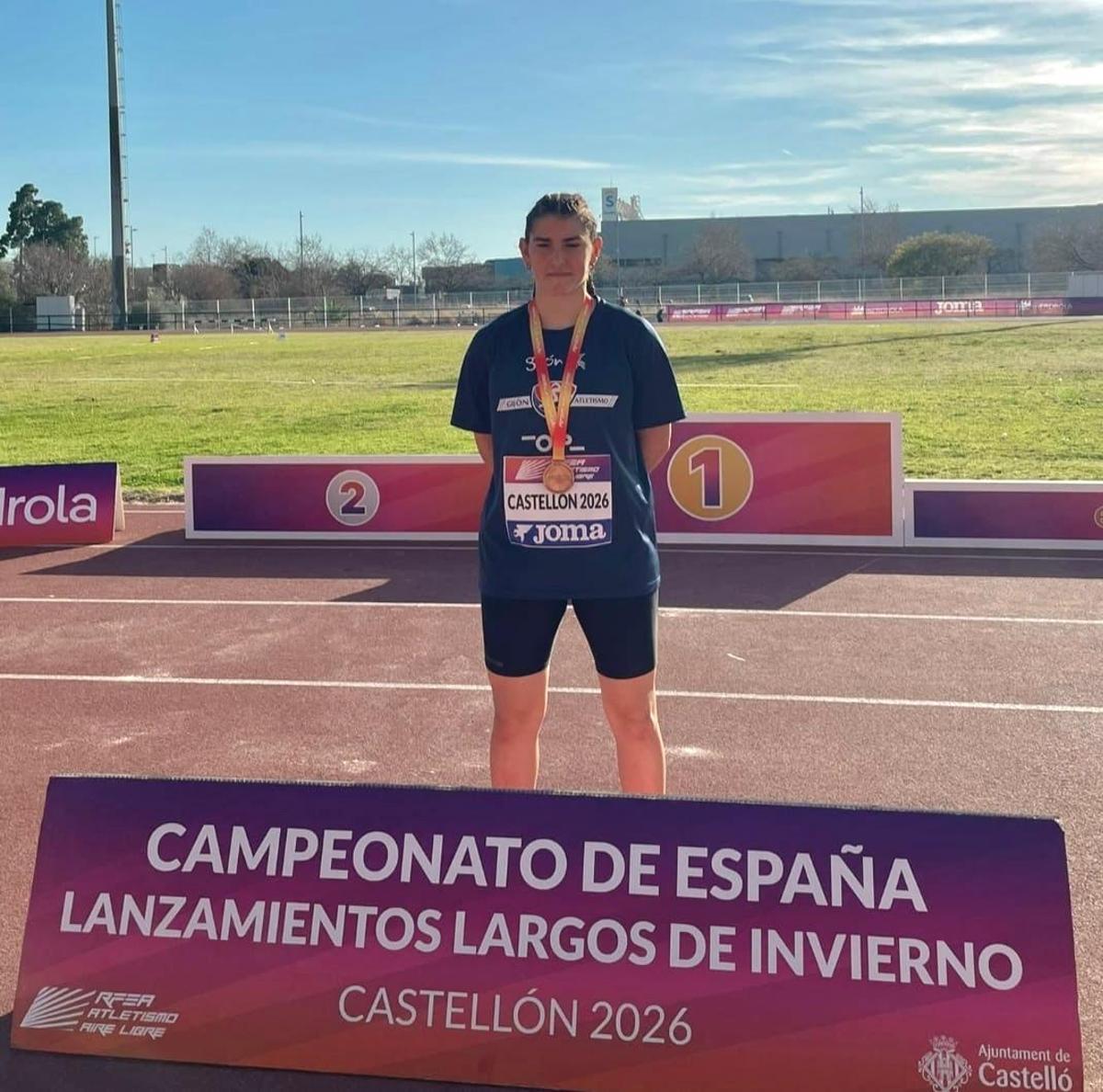 Lena Silva, con su medalla de bronce en Castellón.