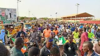 Los golpistas de Níger anuncian la destitución del presidente y el cierre de las fronteras