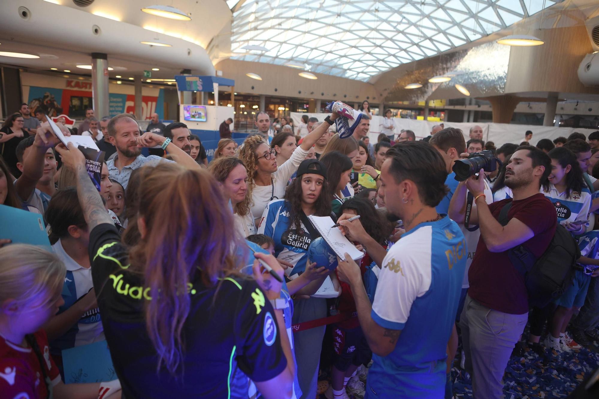 El Deportivo presenta en Marineda City sus equipaciones para la temporada 2025-2026