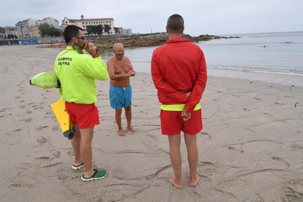 Las playas de A Coruña ya tienen socorristas