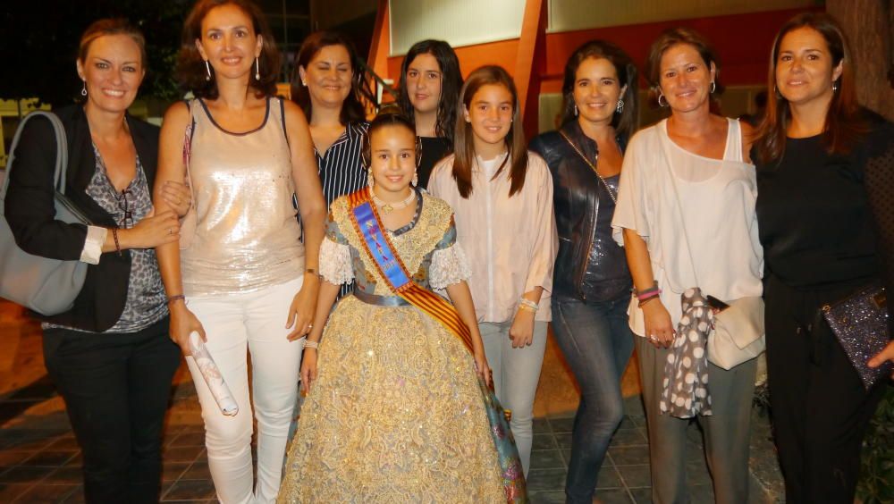 La corte de honor de 1996 celebra el éxito de una de ellas, Alicia Piquer, a través de Marina Gozálvez.