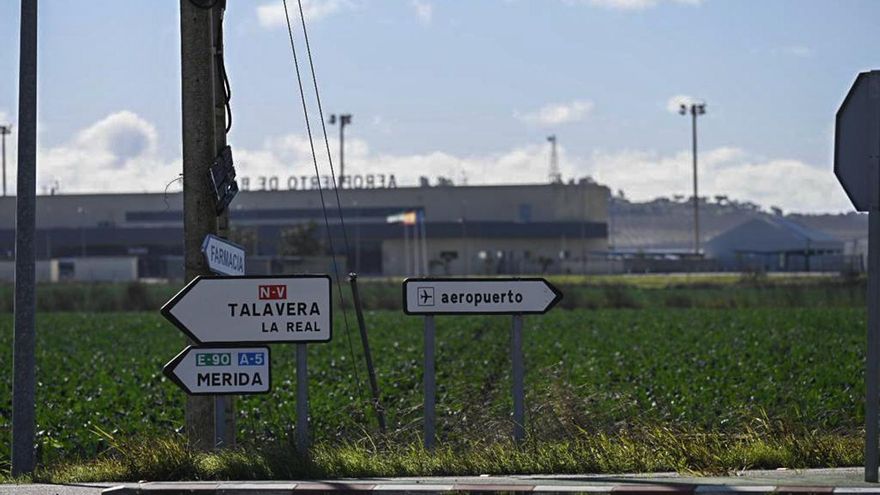 El acceso al aeropuerto de Badajoz saldrá a licitación por 10,4 millones de euros