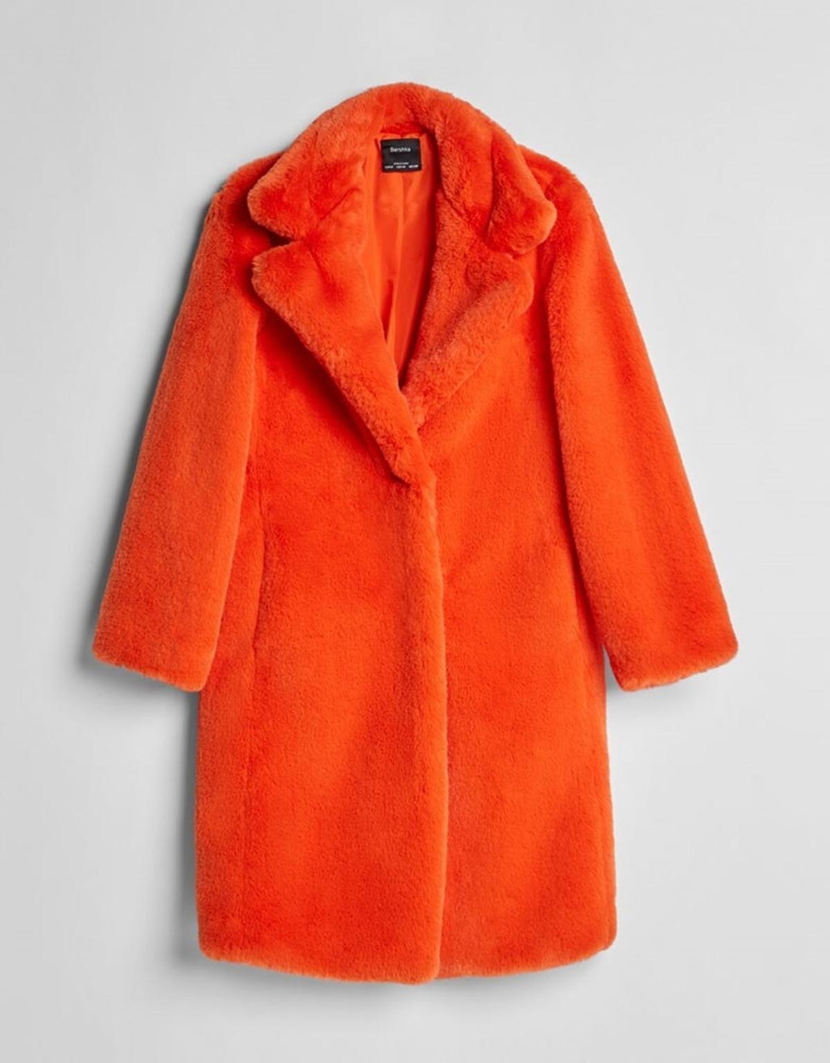 Abrigo largo de Bershka (39,99 euros)