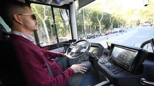 Este es el bus autónomo de TMB que circula en pruebas por Montjuïc
