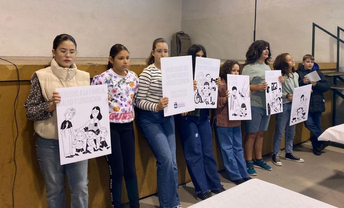 Niños y adolescentes de Ejea y Pueblos pintaron sus derechos.  |   
