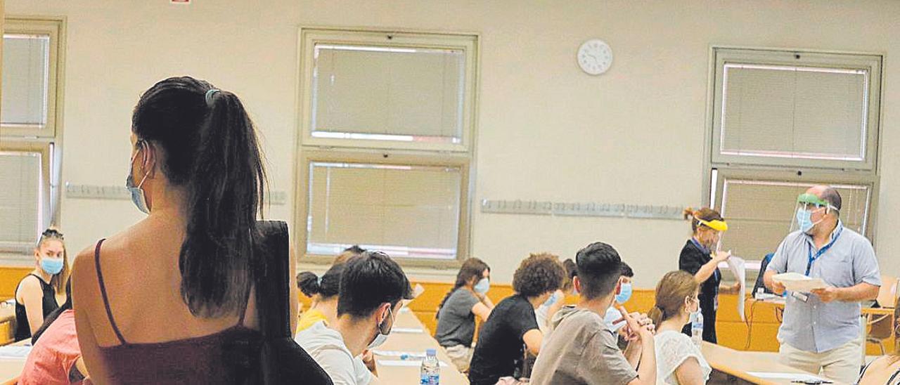 Grupo de estudiantes en un aula