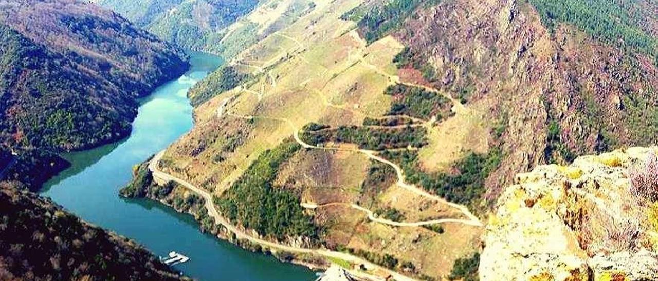 Vista de la Ribeira Sacra desde el Mirador de Penas de Matacás. // FdV