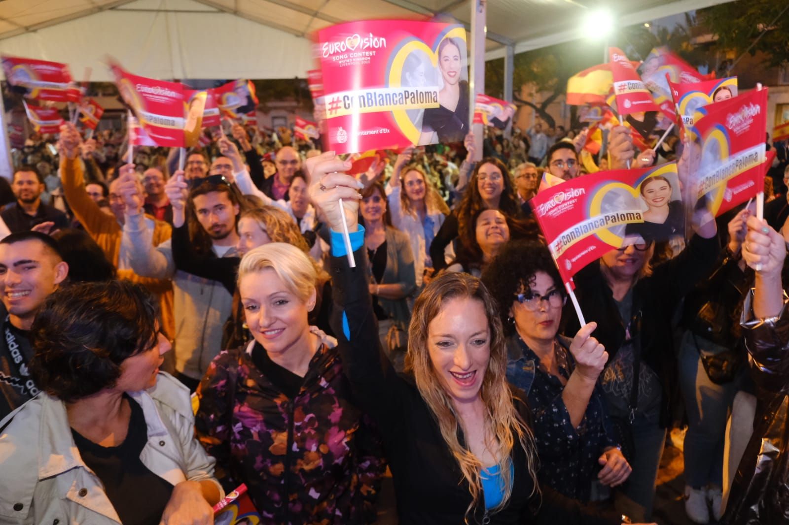 Así se esta viviendo en Elche y Altet el día de Eurovisión