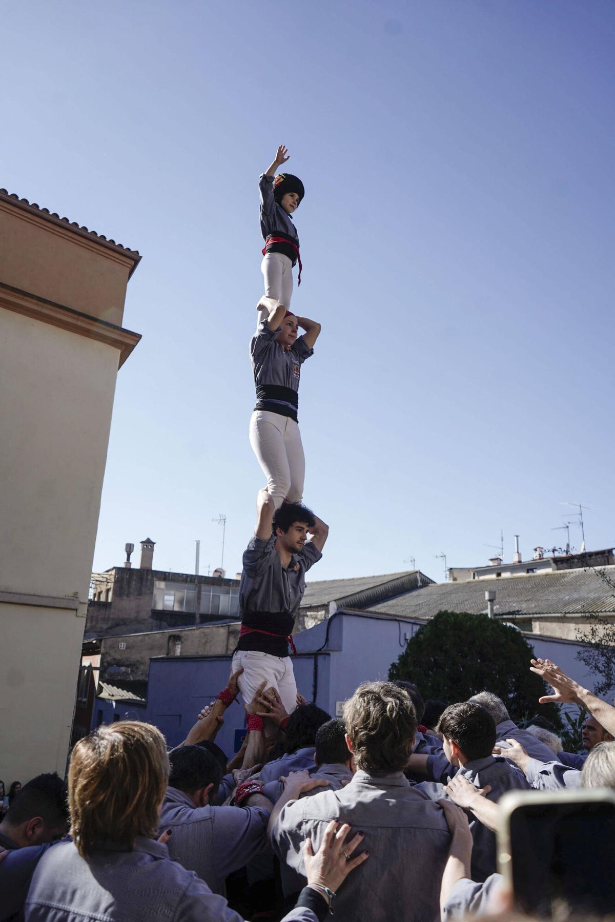 La pujada i baixada del pilar de quatre dels Tirallongues a Manresa